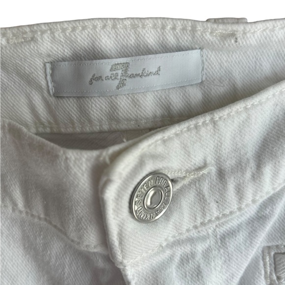 7 For All Mankind Georgia White Flare jeans in a Size 27. - Picture 5 of 13
